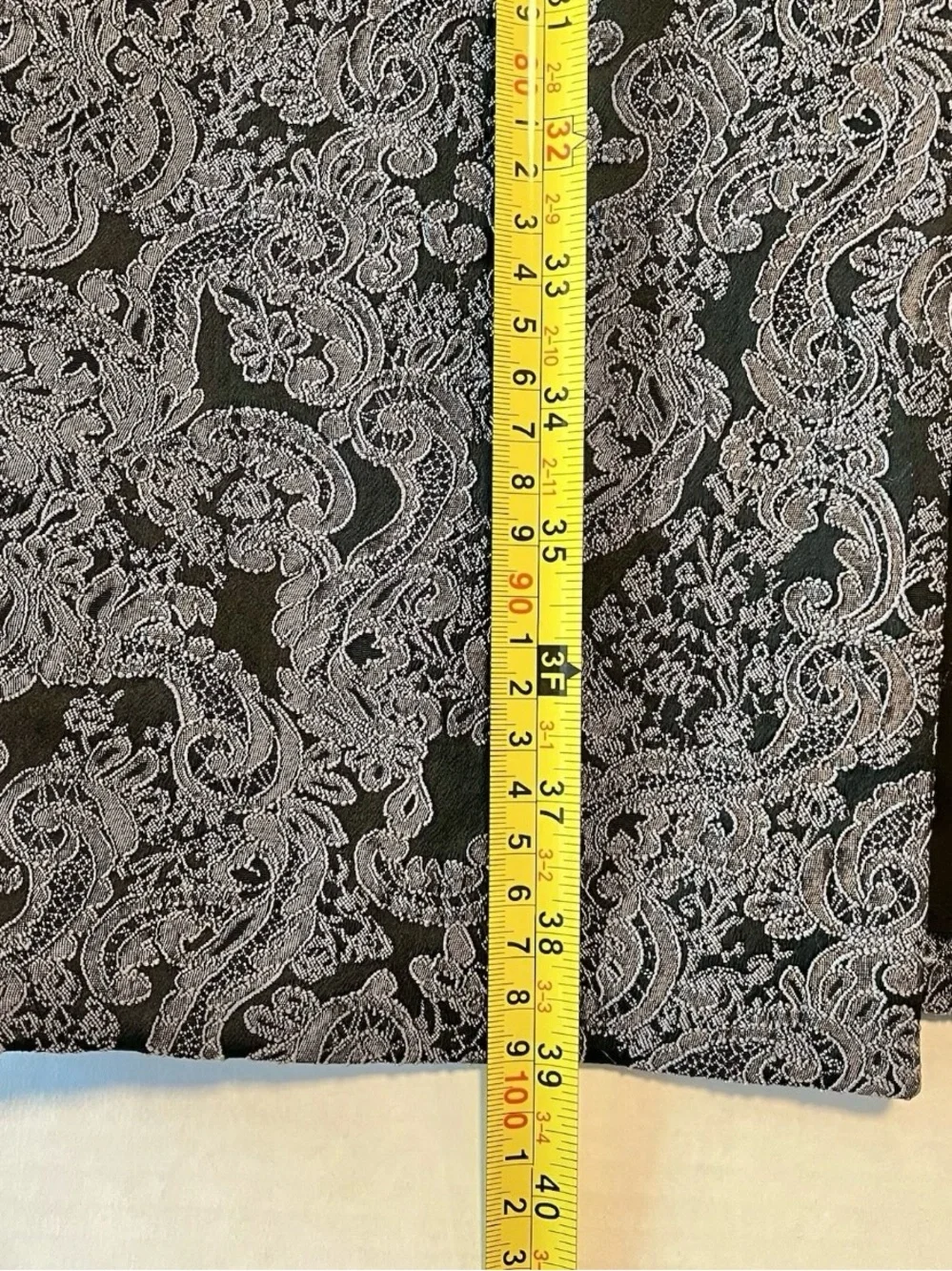 Alice + Olivia Baylee in Grey Black Brocade Lace V-neck Sheath Dress Size 4
